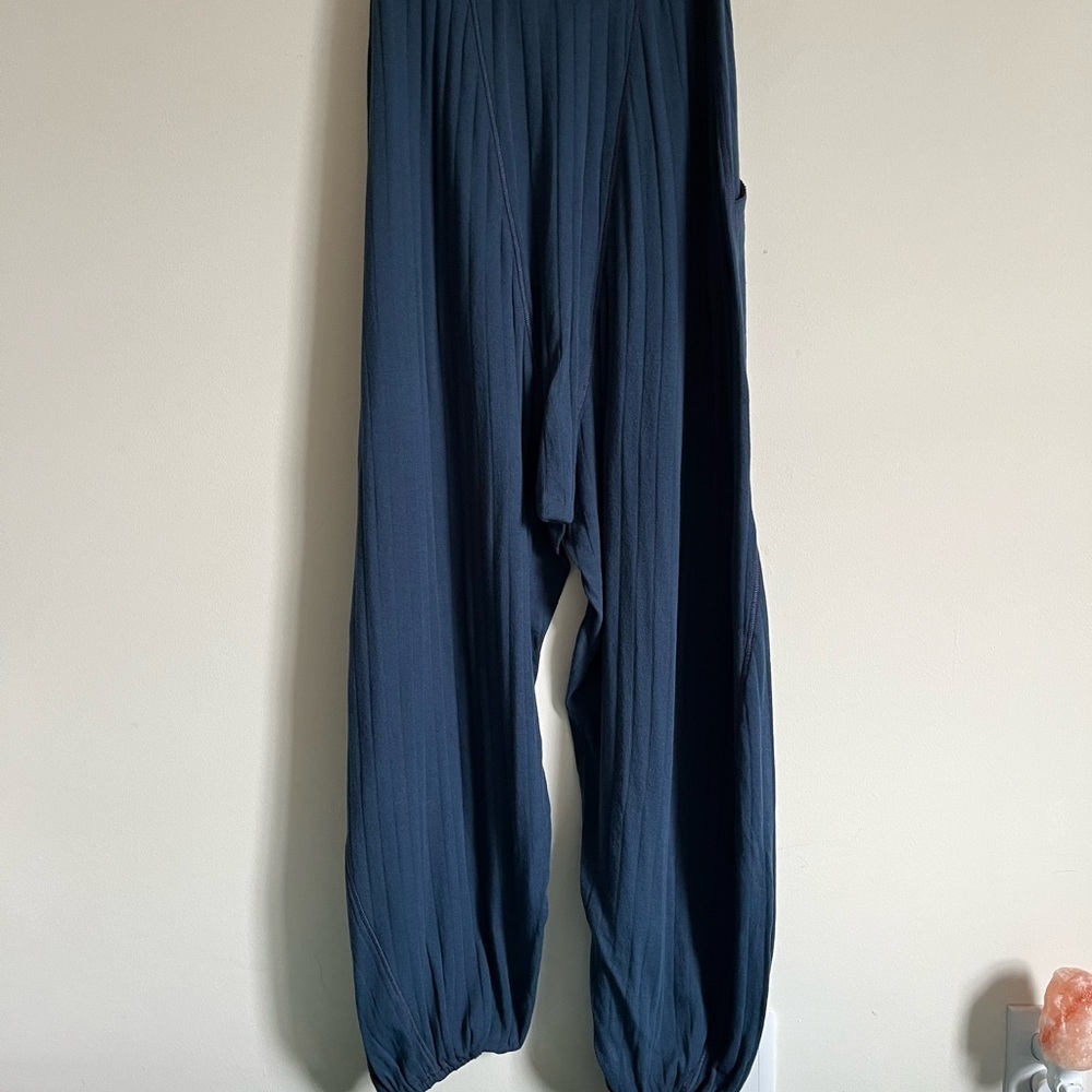 Free People Intimately Coffee Chat Joggers Soft Comfy BLUE Cotton Sz Medium NWOT - Picture 9 of 14